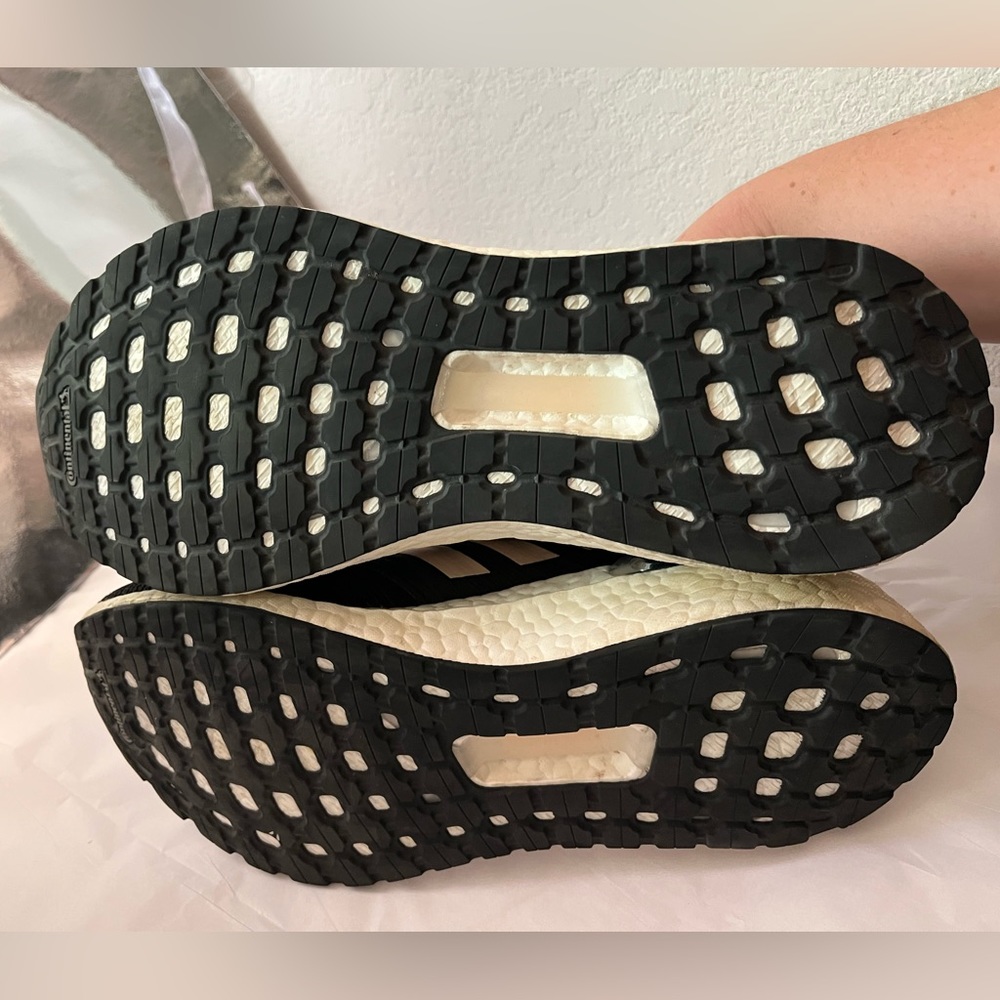 Adidas UltraBoost - Picture 6 of 9
